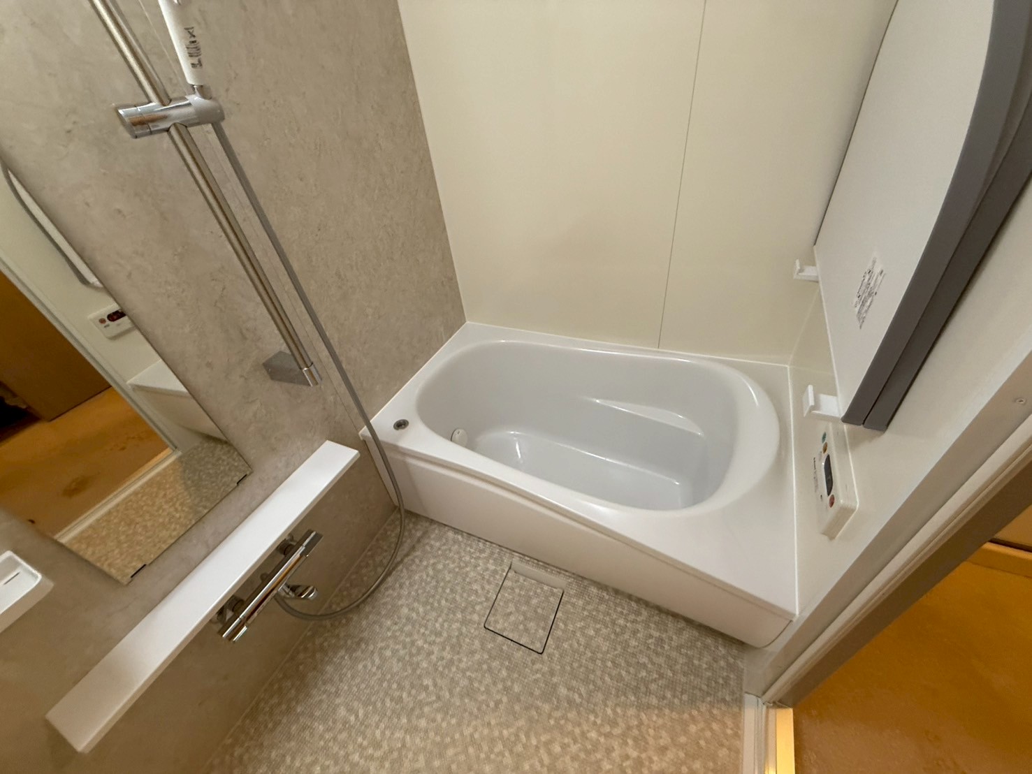 ベージュ調のお風呂