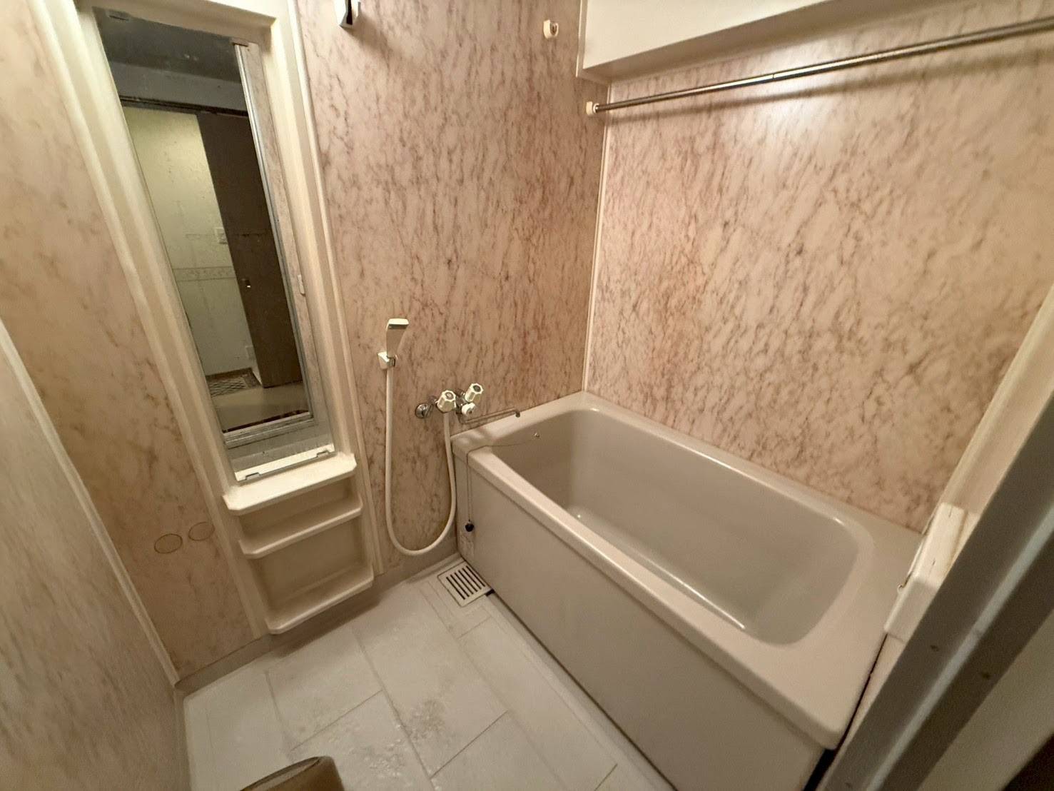 ベージュ調のお風呂