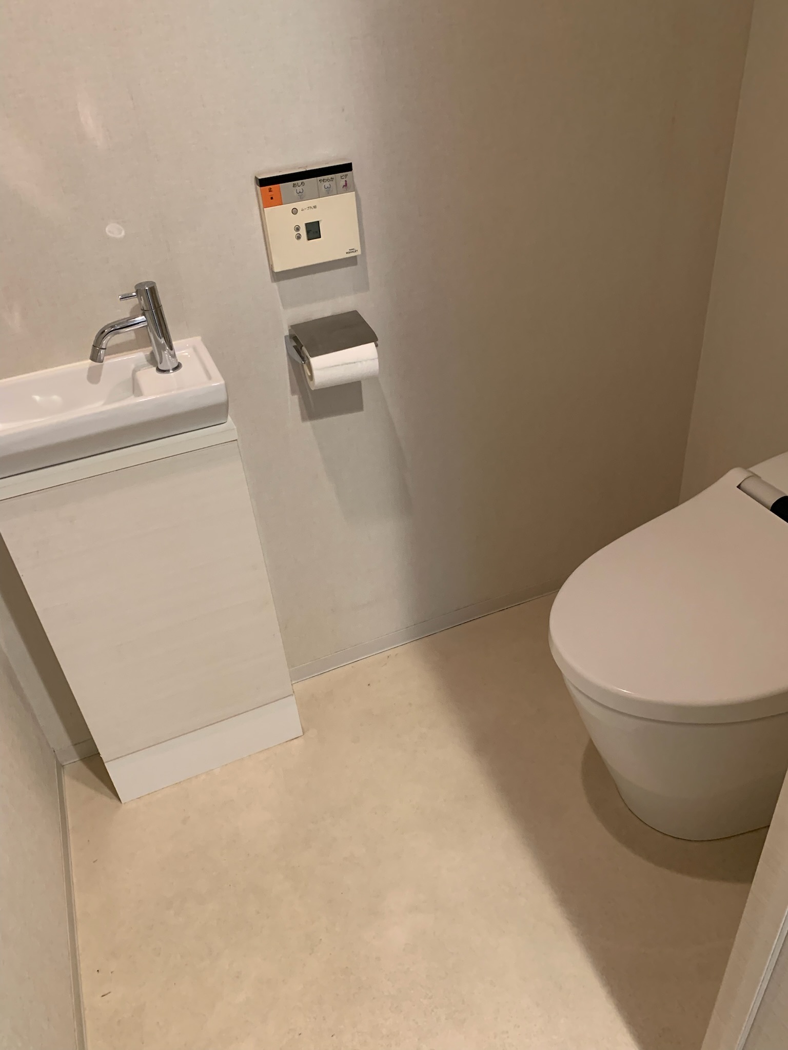 トイレ交換+内装工事