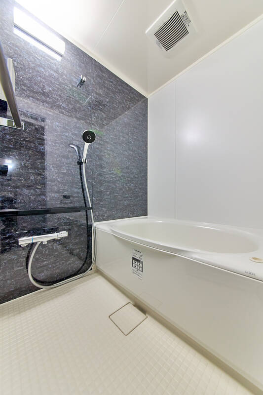 壁紙で遊ぶ水まわりリフォーム