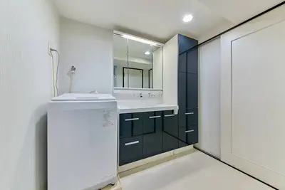 壁紙で遊ぶ水まわりリフォーム