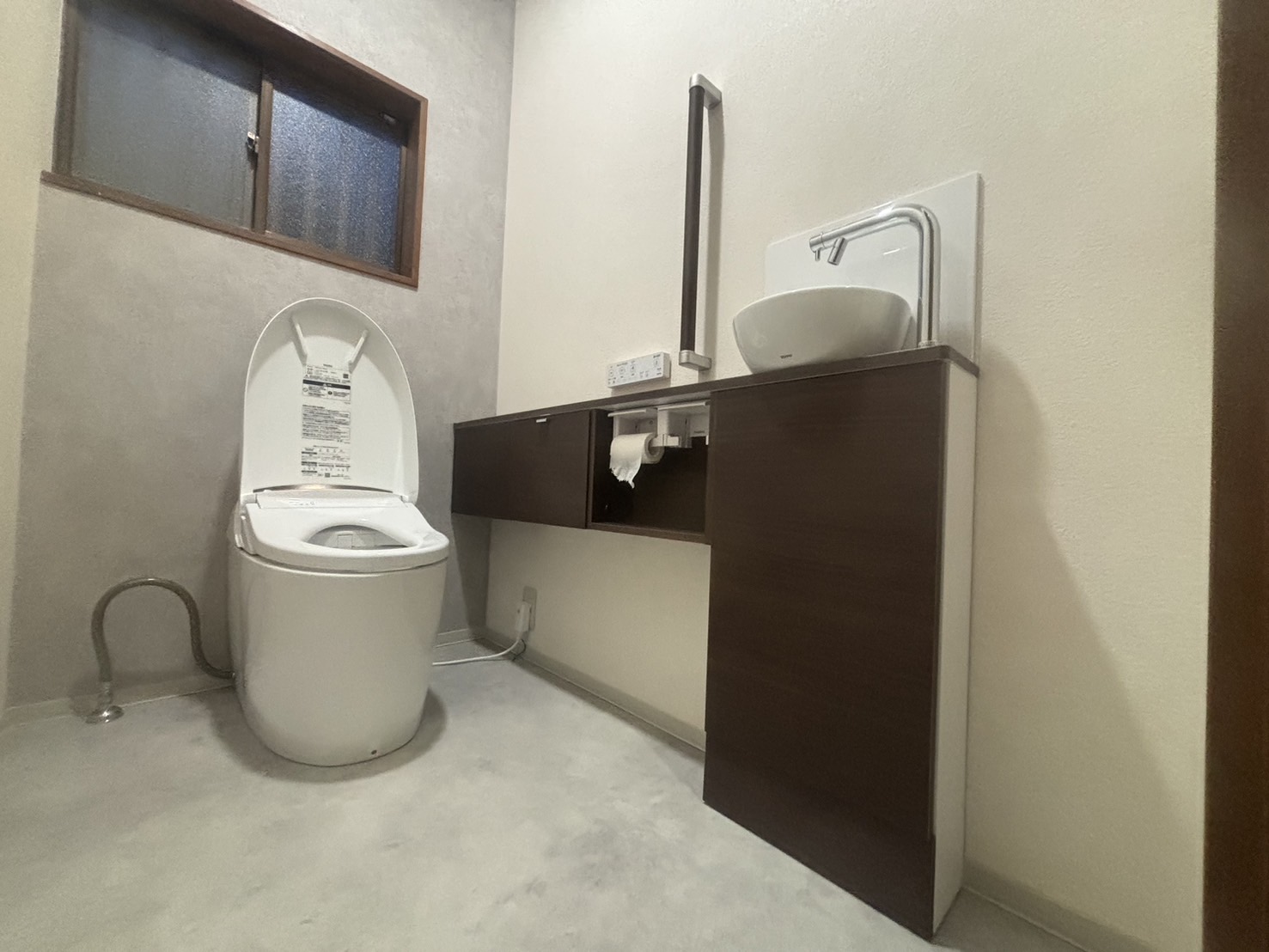 落ち着いた雰囲気のトイレへ