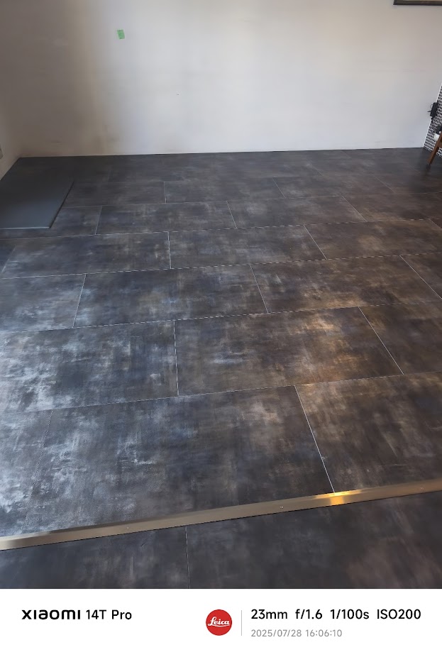 古くなった床をリニューアル