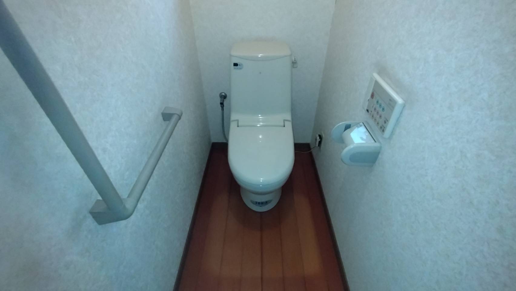 価格を抑えつつも、隅々まで掃除しやすいトイレ