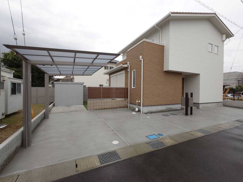 物置、人工芝、テラスタイルを施工した新築工事