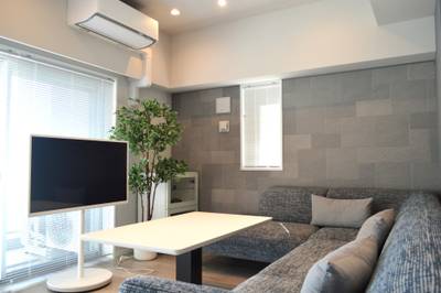 洗練されたグレートーンのクールなお住まいに