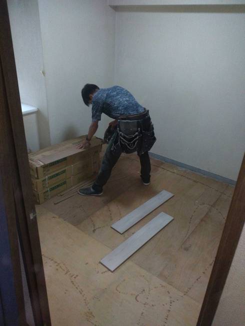 カーペットからフローリングの洋室へ