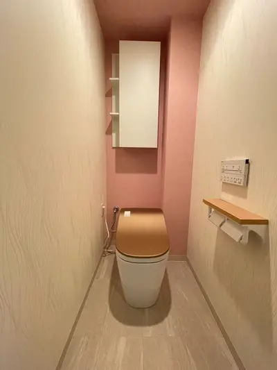 ピンクで華やかに！トイレリフォーム