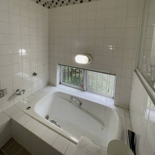 冷たい印象の在来浴室から、安らげるユニットバスへ