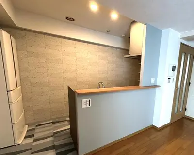 キッチンの吊戸を取ってオープンな空間に