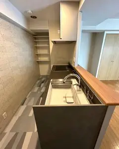 キッチンの吊戸を取ってオープンな空間に