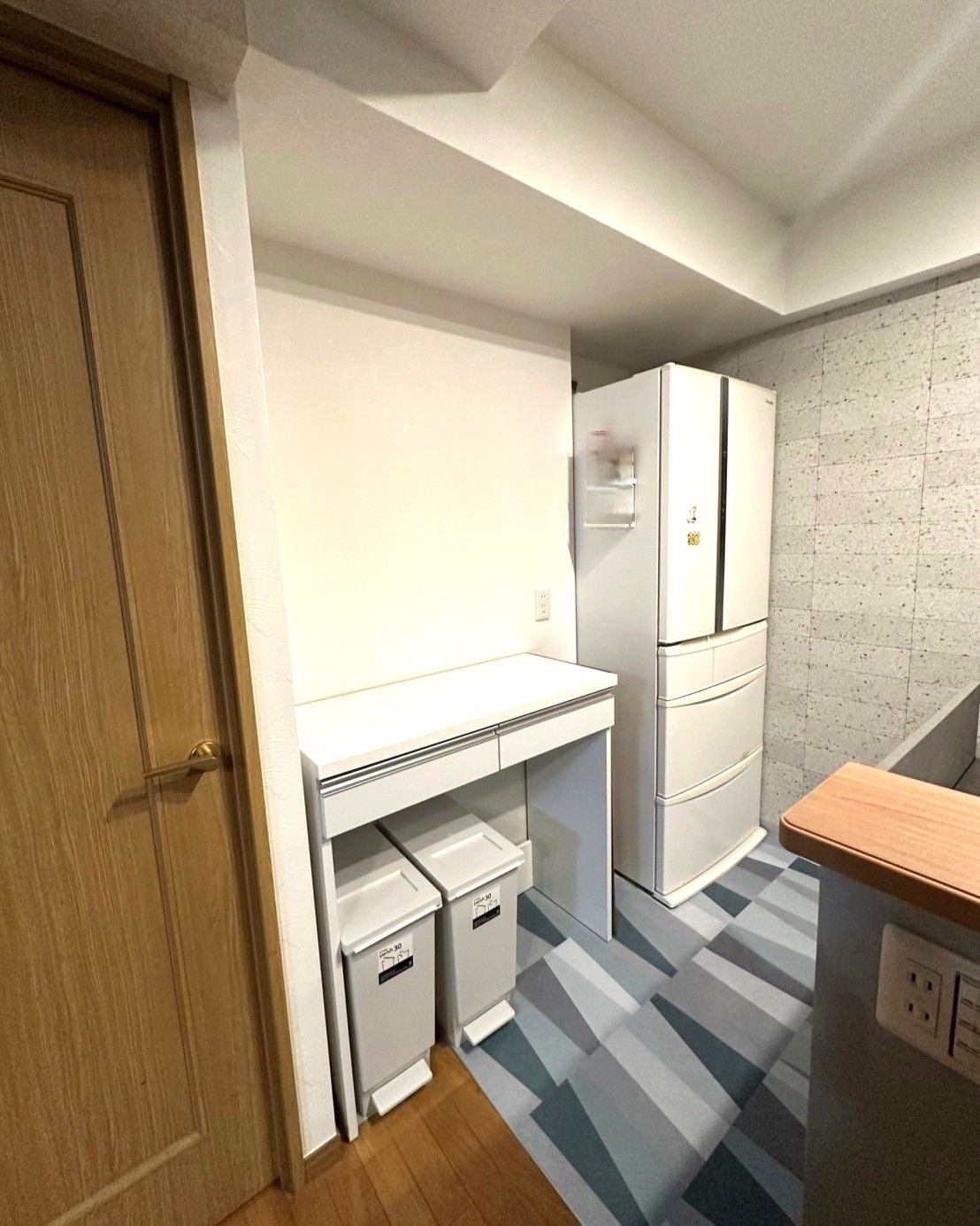 キッチンの吊戸を取ってオープンな空間に