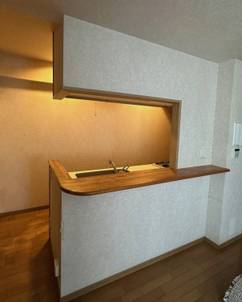 キッチンの吊戸を取ってオープンな空間に