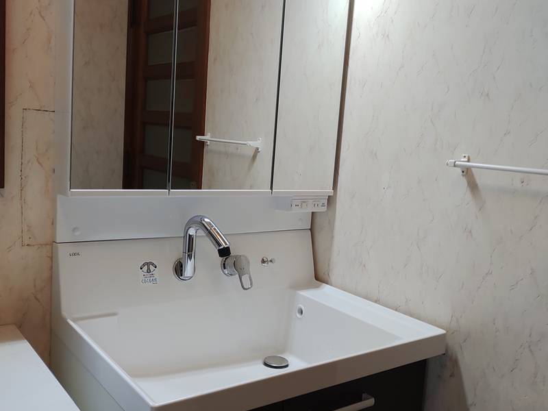 引き出しタイプの化粧台にアップ