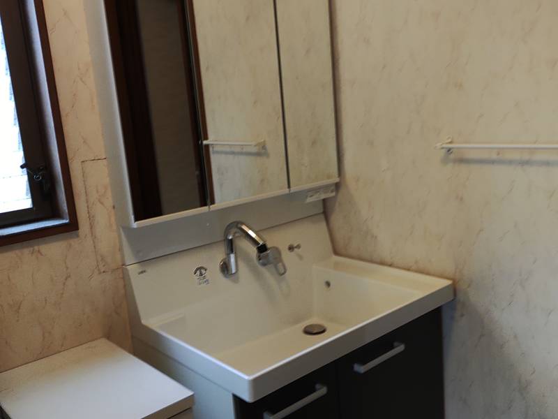 引き出しタイプの化粧台にアップ