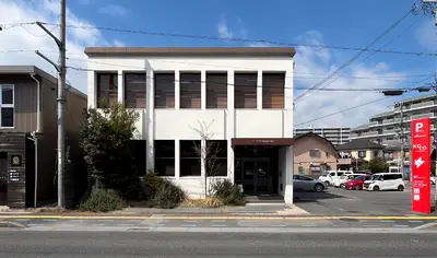 本社ショールーム。
旧・商工会議所をリノベーションした建物になります。