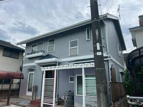 落ち着いた配色で高級感のある仕上がりに