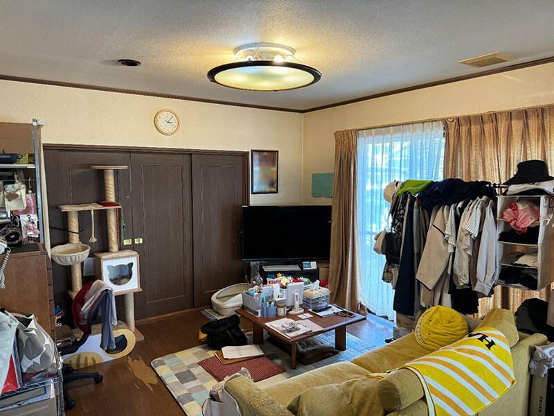 ねことくつろぐ、小さなヌックが心地よい家