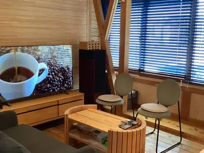 店舗リフォーム～木に包まれたおうちカフェ風に～