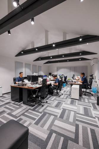 2世帯住宅を事務所仕様にリノベーション