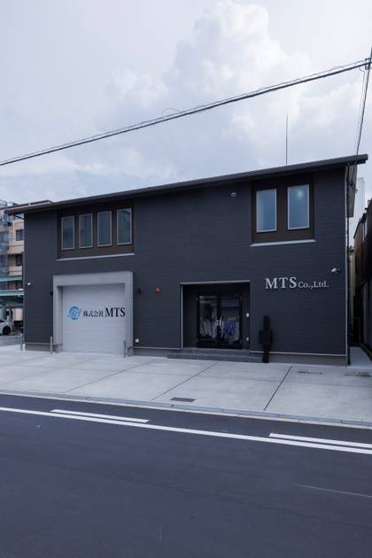 2世帯住宅を事務所仕様にリノベーション