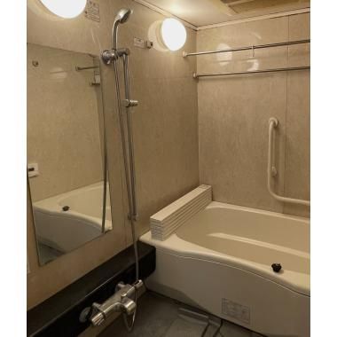 洗面所とトイレの壁紙をリンクさせオシャレな空間に