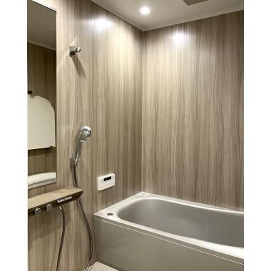 洗面所とトイレの壁紙をリンクさせオシャレな空間に