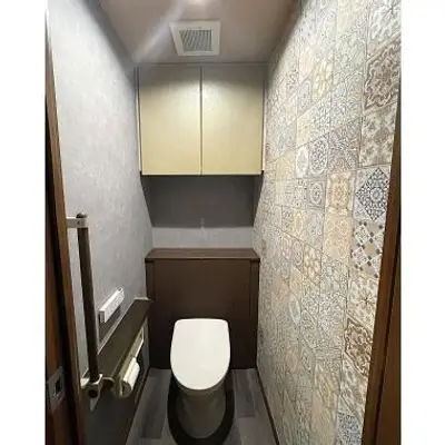 洗面所とトイレの壁紙をリンクさせオシャレな空間に