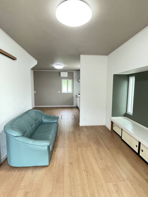 壁を壊しひとつながりのLDKへ。