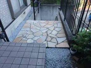 玄関アプローチ