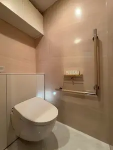 ホーローパネルが織りなすトイレ空間