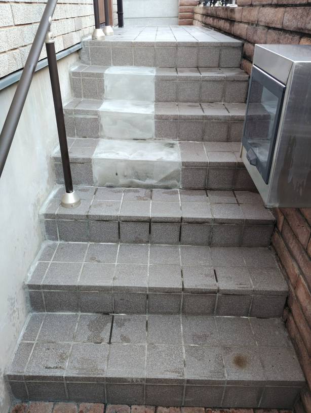 砂利敷と外階段の修繕