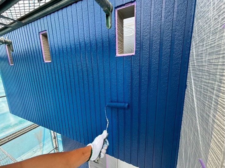 多賀城市｜外壁塗装で鮮やかなブルーが印象的な明るい住まいに