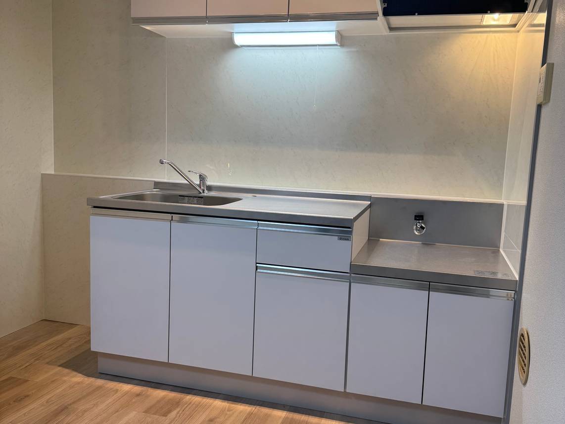 古い賃貸マンションのキッチンリフォーム工事