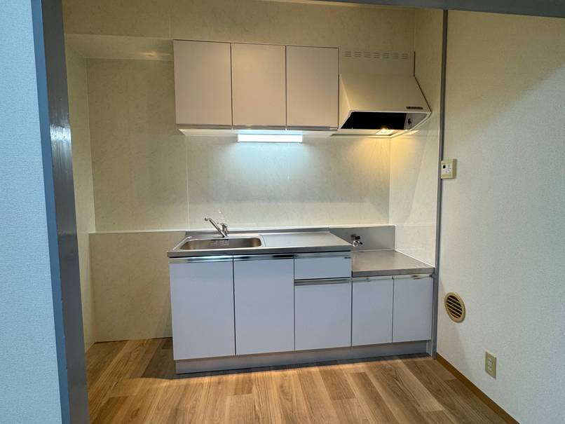 古い賃貸マンションのキッチンリフォーム工事