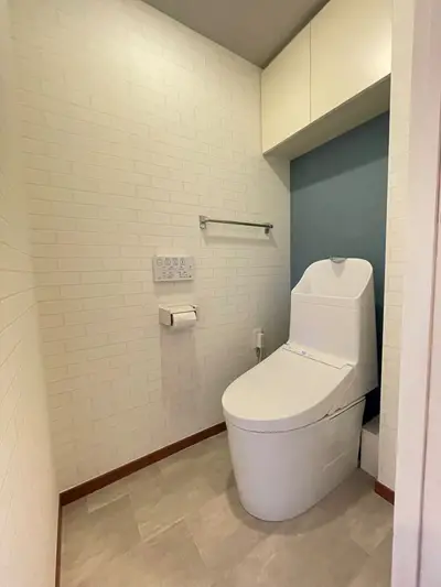 アクセントクロスが映える空間へ　トイレリフォーム