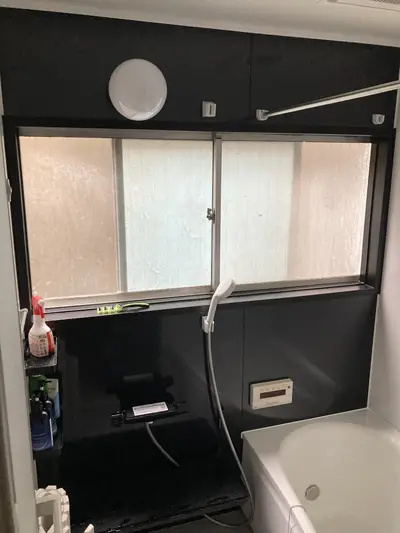 古くてかなり汚れたお風呂のリフォーム