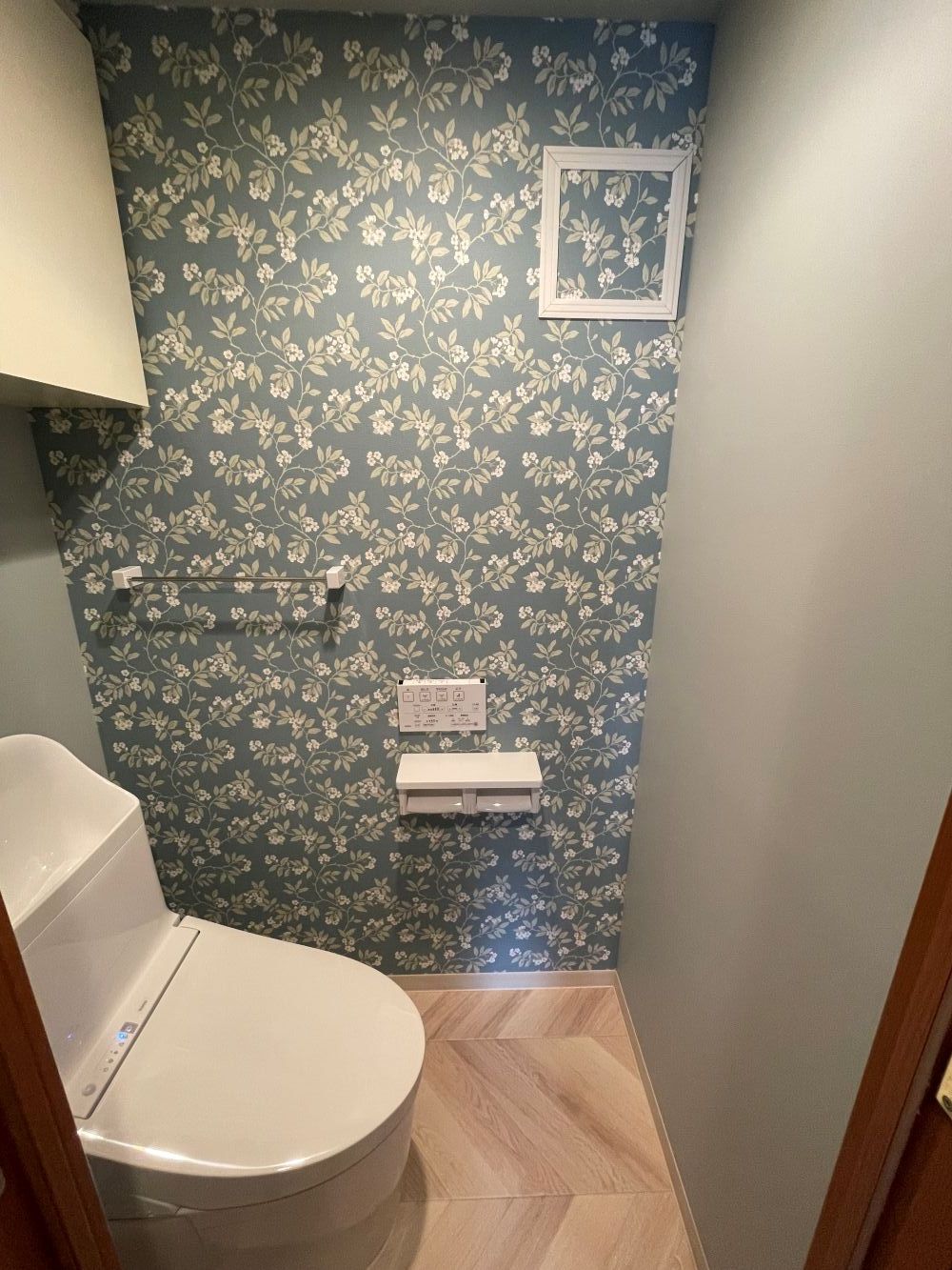 花柄で彩るトイレ　トイレリフォーム