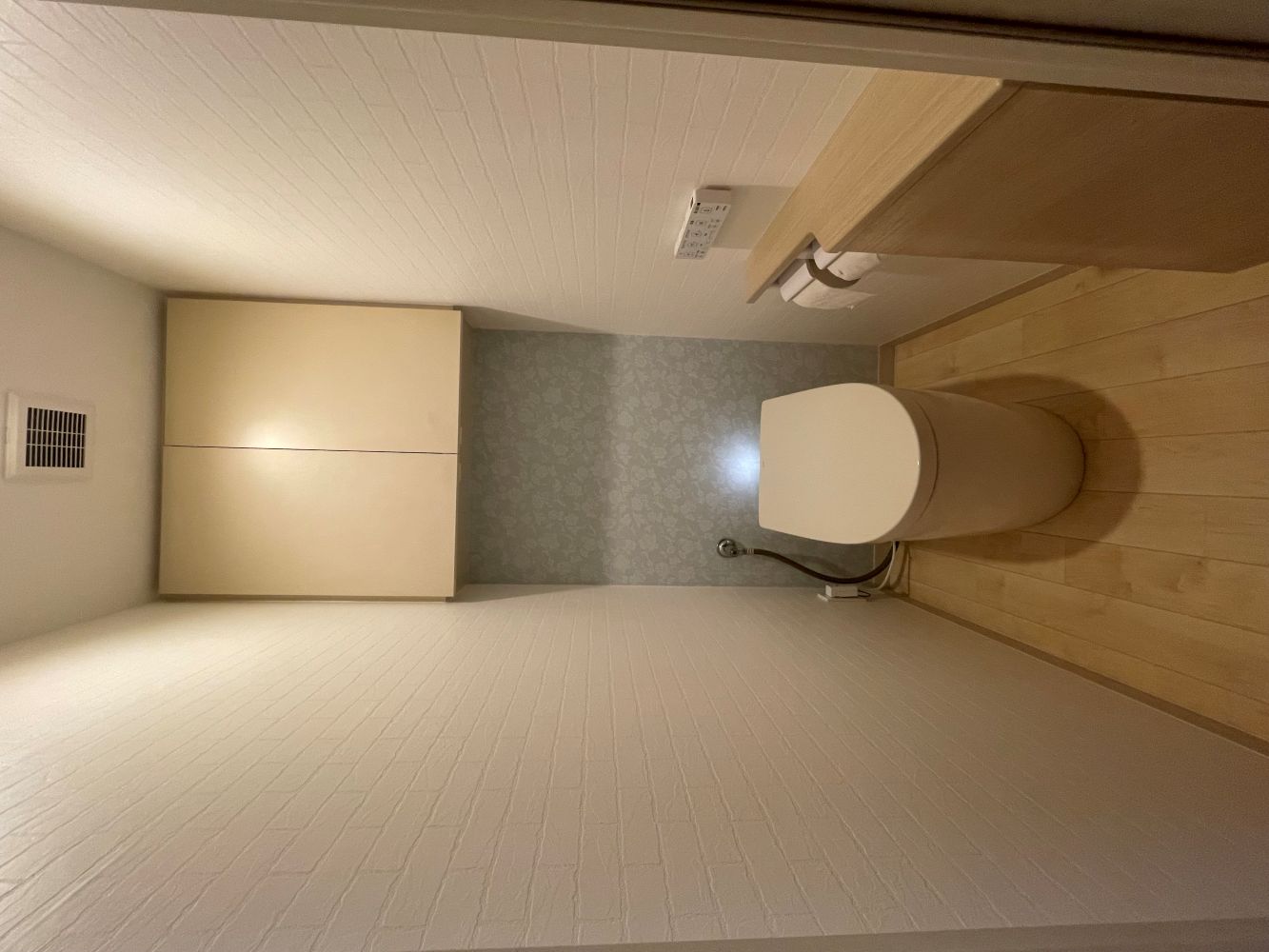 暮らしに馴染む、優しい灯り　トイレリフォーム