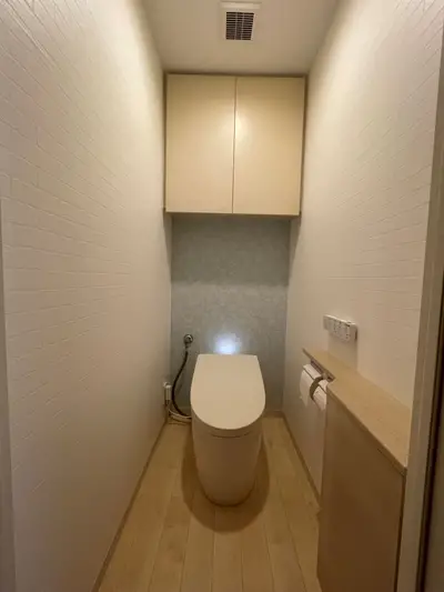 暮らしに馴染む、優しい灯り　トイレリフォーム