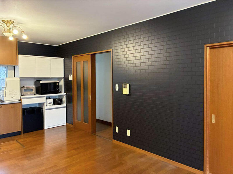 暮らしを彩る、上品なアクセントクロス