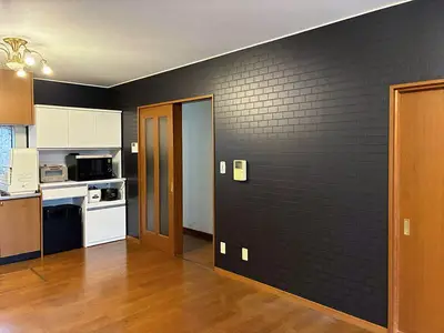 暮らしを彩る、上品なアクセントクロス