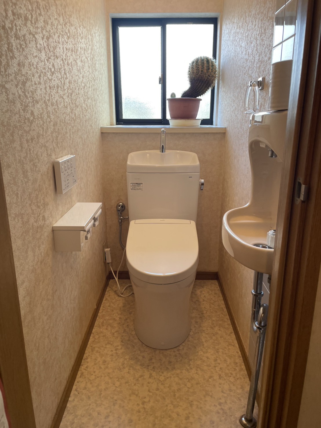 古いトイレを最新モデルに交換しました！