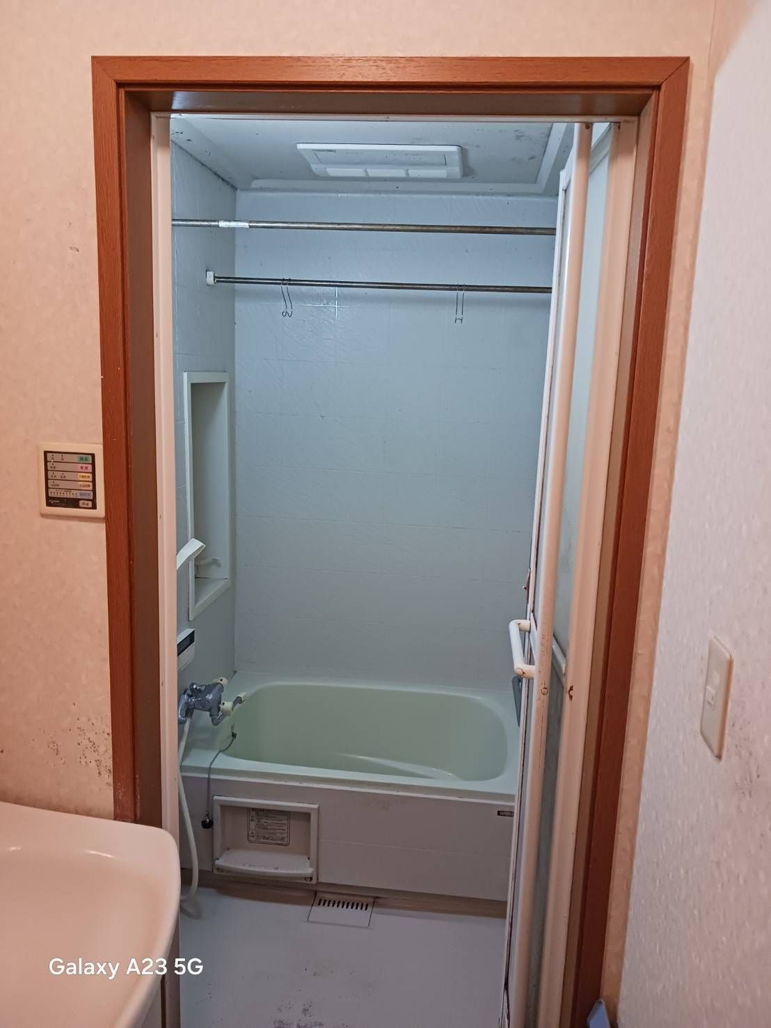 おしゃれなシャワールームに変更