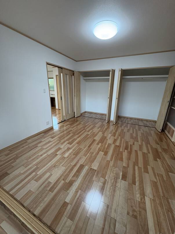 畳の和室から新築のようなフローリング空間へ