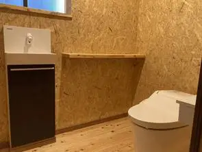 2つに分かれていたトイレを1つの大きなトイレ空間に