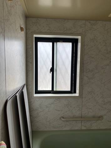 キレイな洗面台、お風呂は内窓設置であたたか