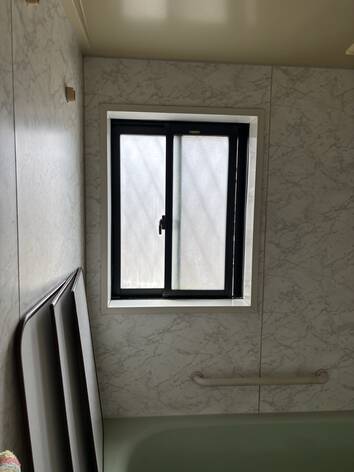 キレイな洗面台、お風呂は内窓設置であたたか