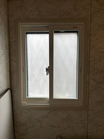 キレイな洗面台、お風呂は内窓設置であたたか