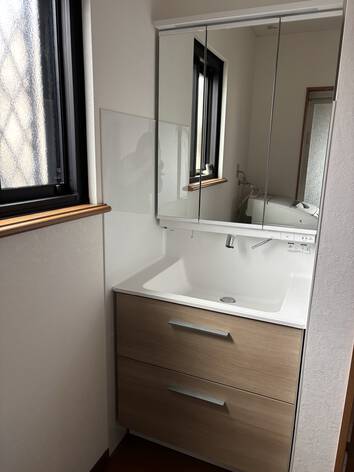 キレイな洗面台、お風呂は内窓設置であたたか